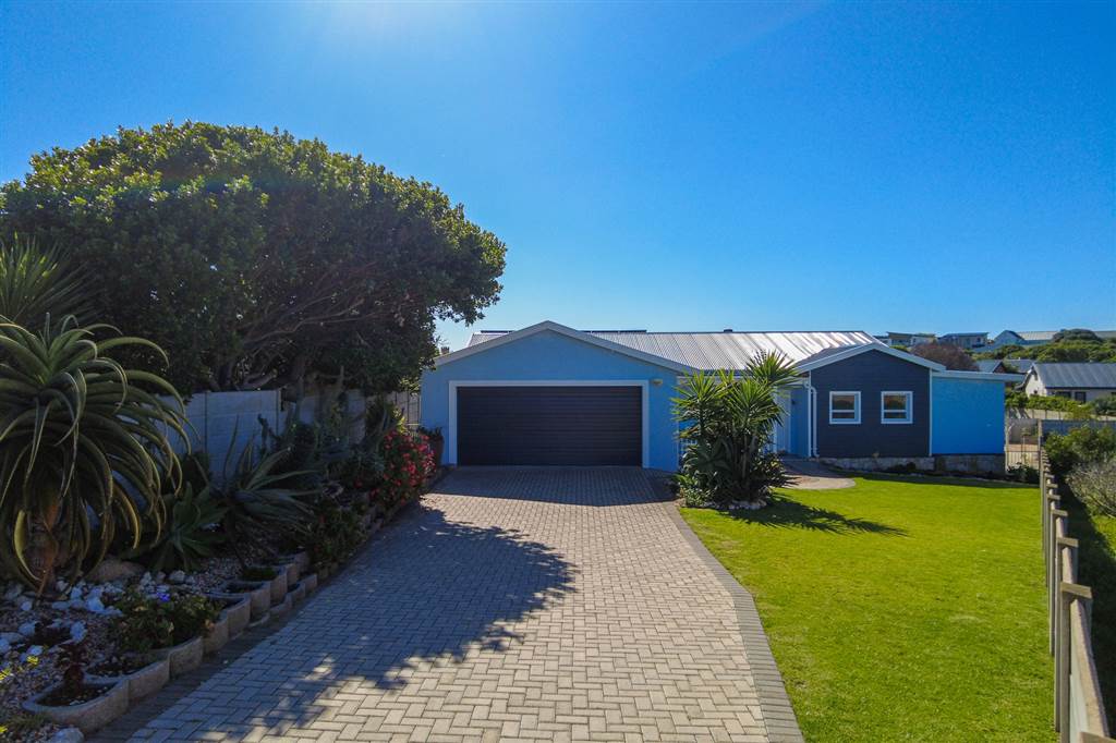 3 Bed House in Stilbaai photo number 2