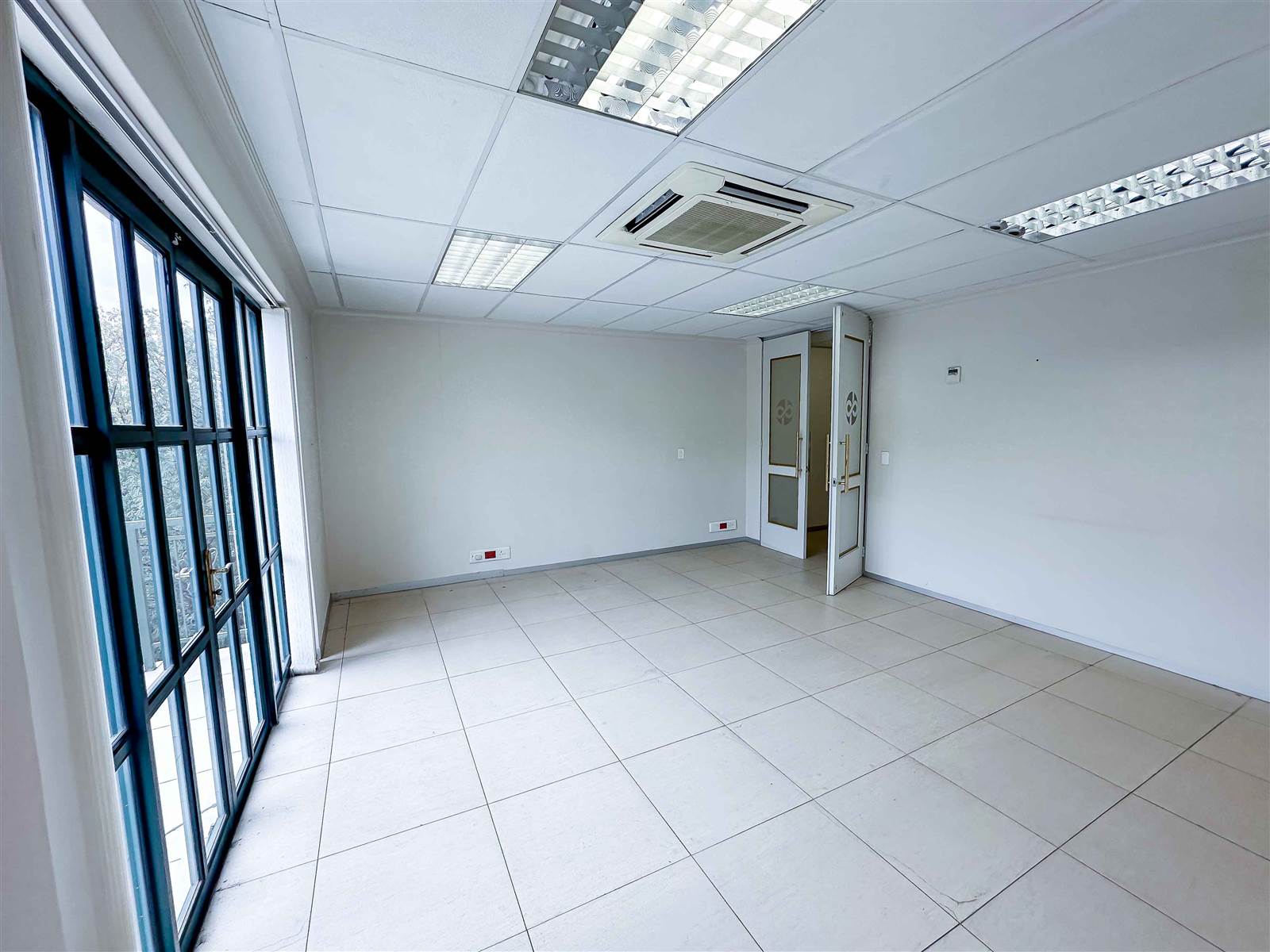 194  m² Commercial space in Bryanston photo number 18