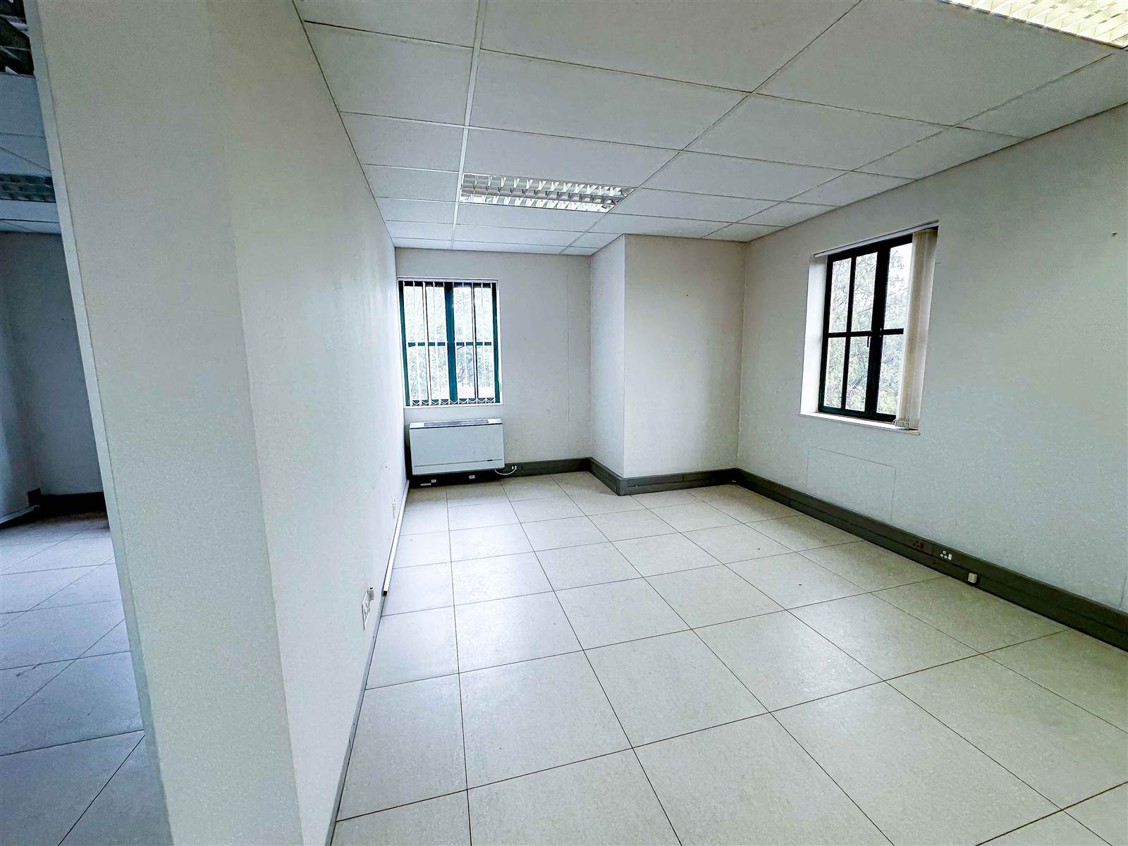 194  m² Commercial space in Bryanston photo number 13
