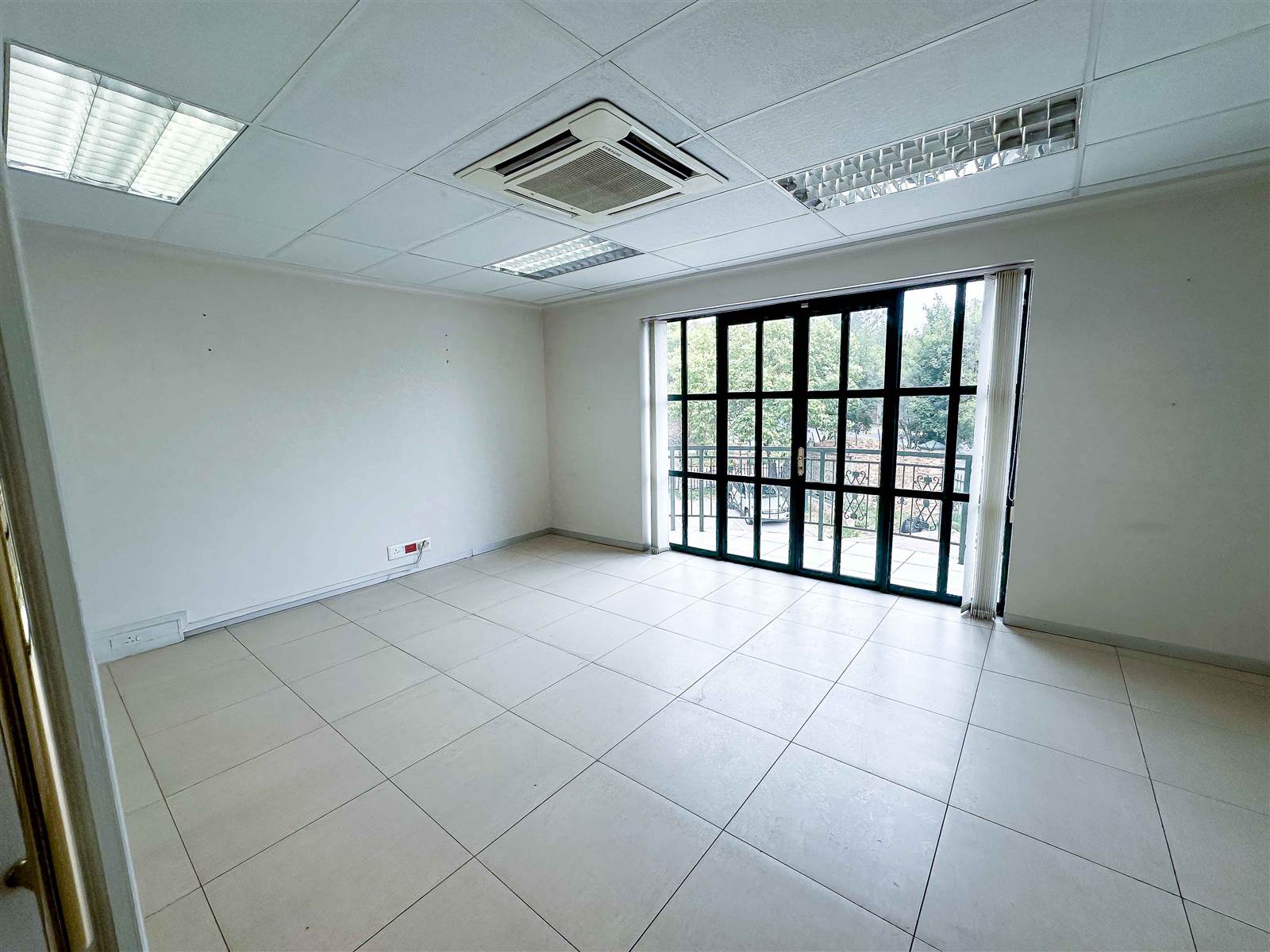 194  m² Commercial space in Bryanston photo number 16