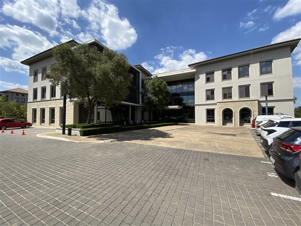 330  m² Commercial space