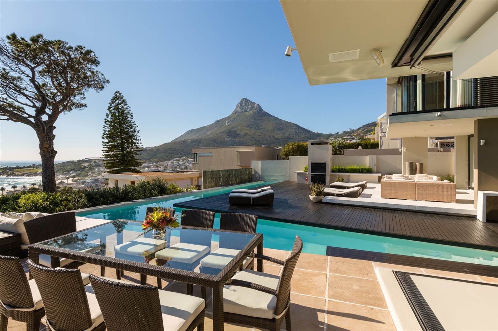 6 Bed House in Camps Bay photo number 10