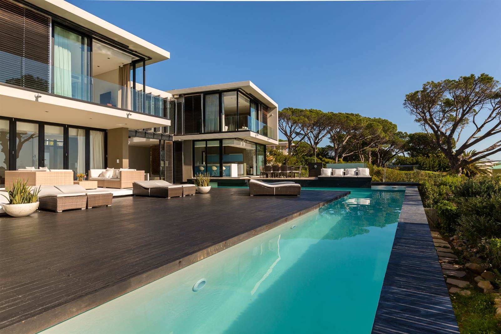 6 Bed House in Camps Bay photo number 2