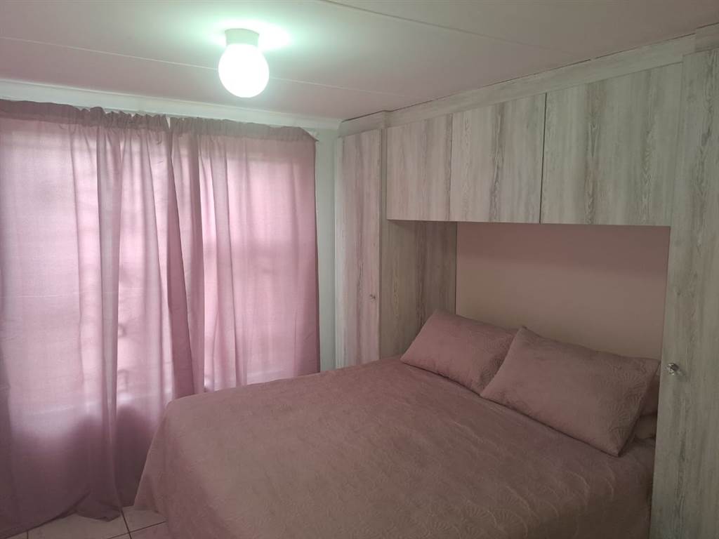 2 Bed House in Chris Hani photo number 5