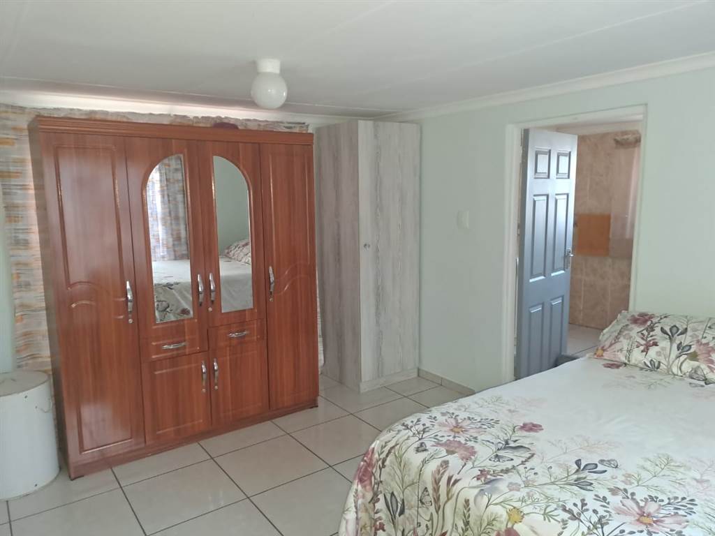 2 Bed House in Chris Hani photo number 8