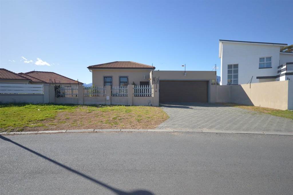 3 Bed House in Fairview Golf Estate photo number 1
