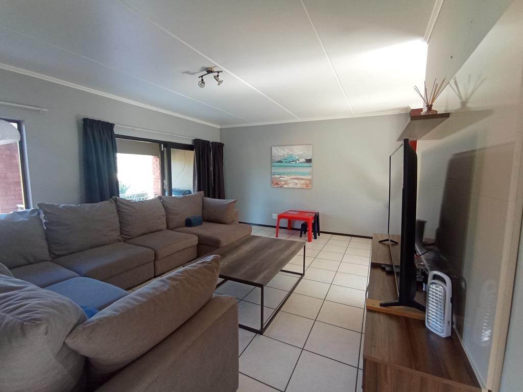 2 Bed Townhouse in Glenvista photo number 6