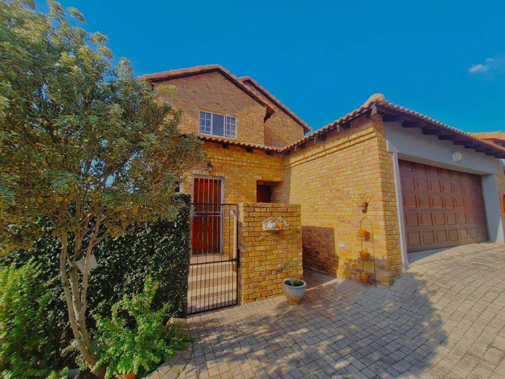 3 Bed Townhouse in Rooihuiskraal North photo number 19