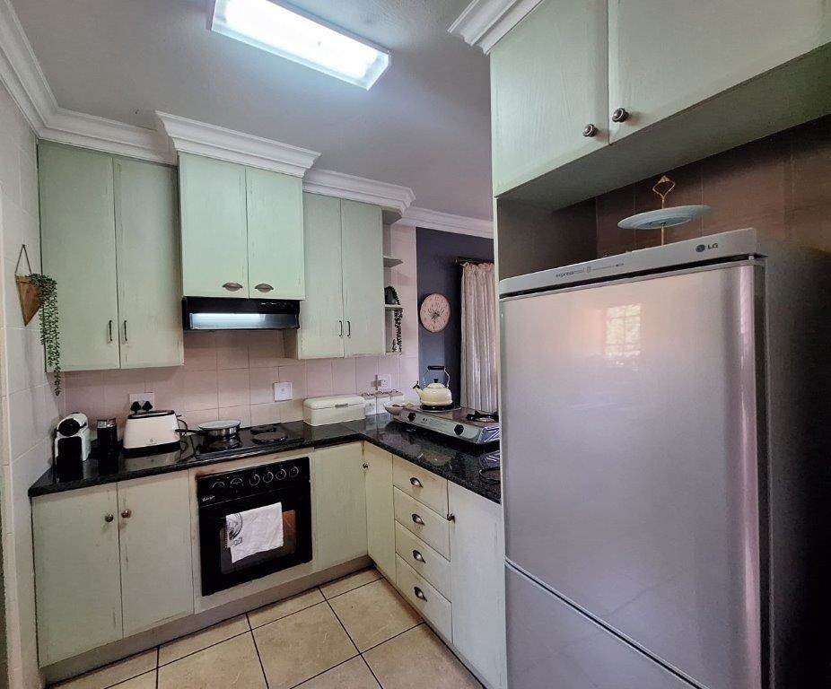 3 Bed Townhouse in Rooihuiskraal North photo number 8