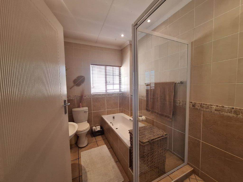 3 Bed Townhouse in Rooihuiskraal North photo number 16