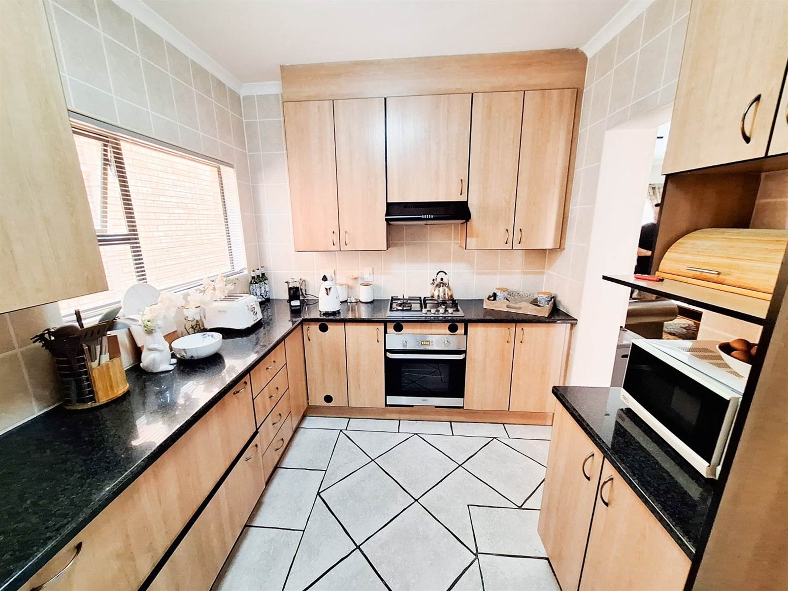 3 Bed Townhouse in Chancliff Ridge photo number 7