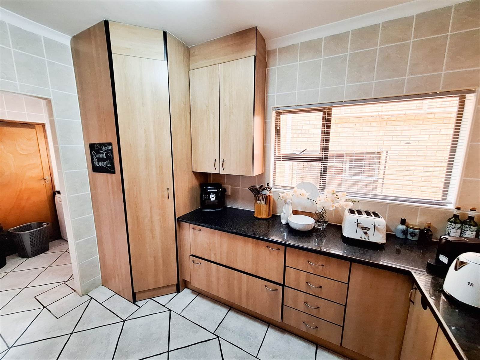 3 Bed Townhouse in Chancliff Ridge photo number 6