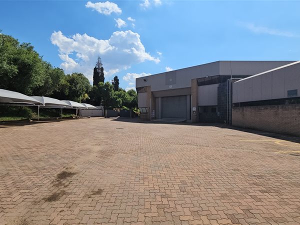 2 800  m² Industrial space