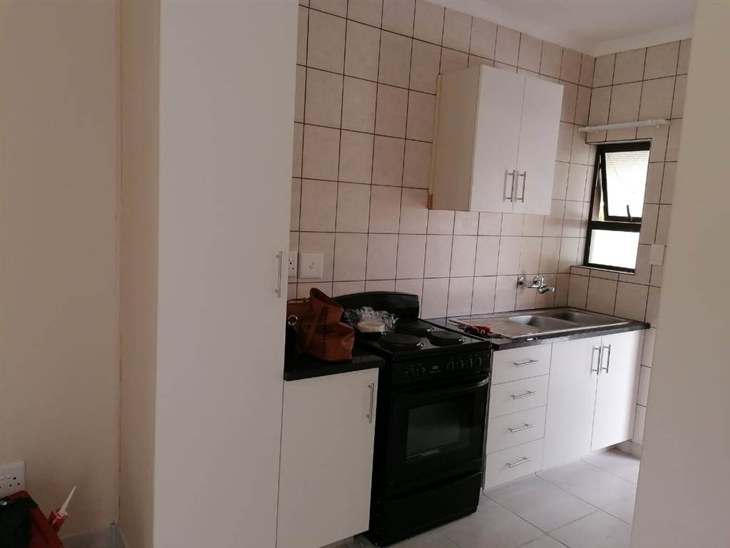 1 Bed Apartment in Sonheuwel photo number 2