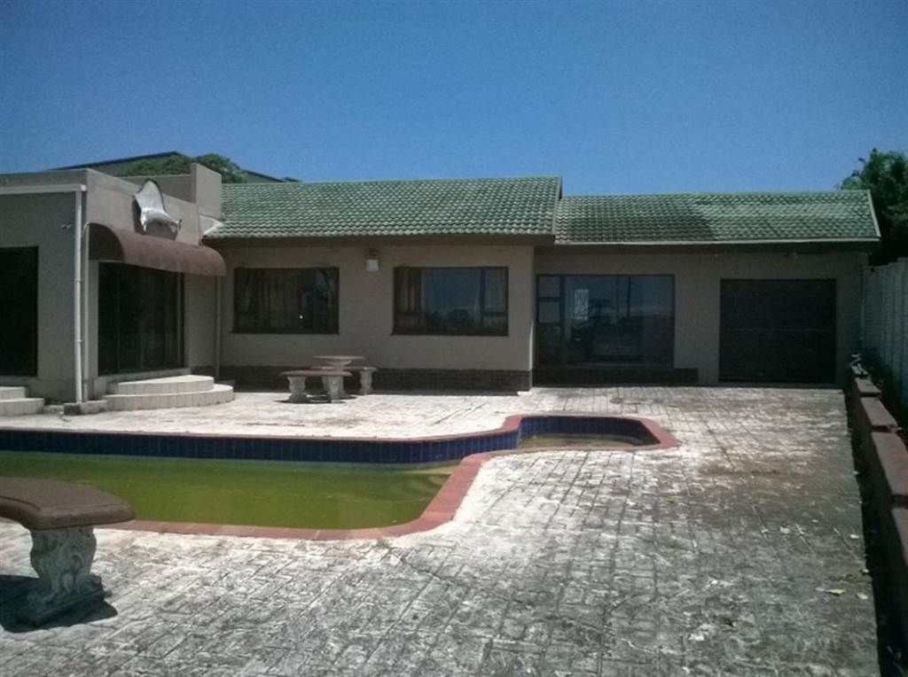4 Bed House in Uvongo photo number 5