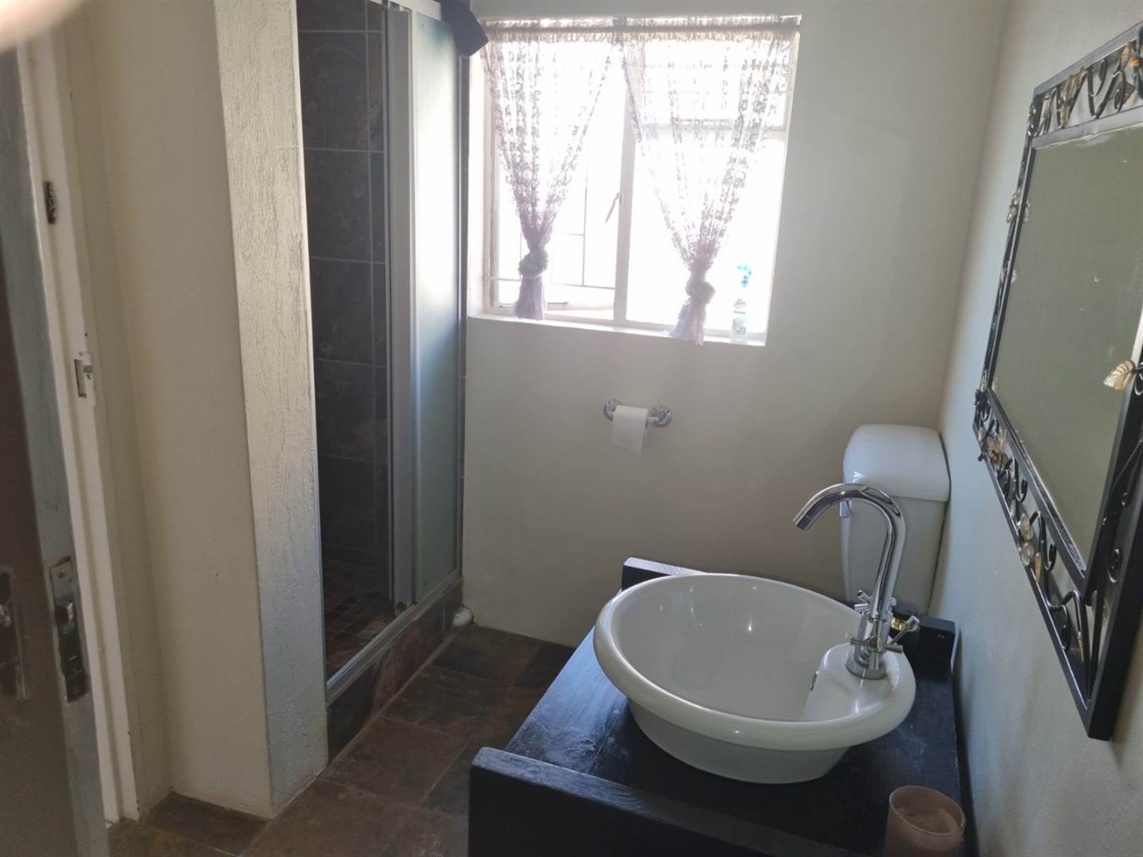 2 Bed Townhouse in Rustenburg Central photo number 11