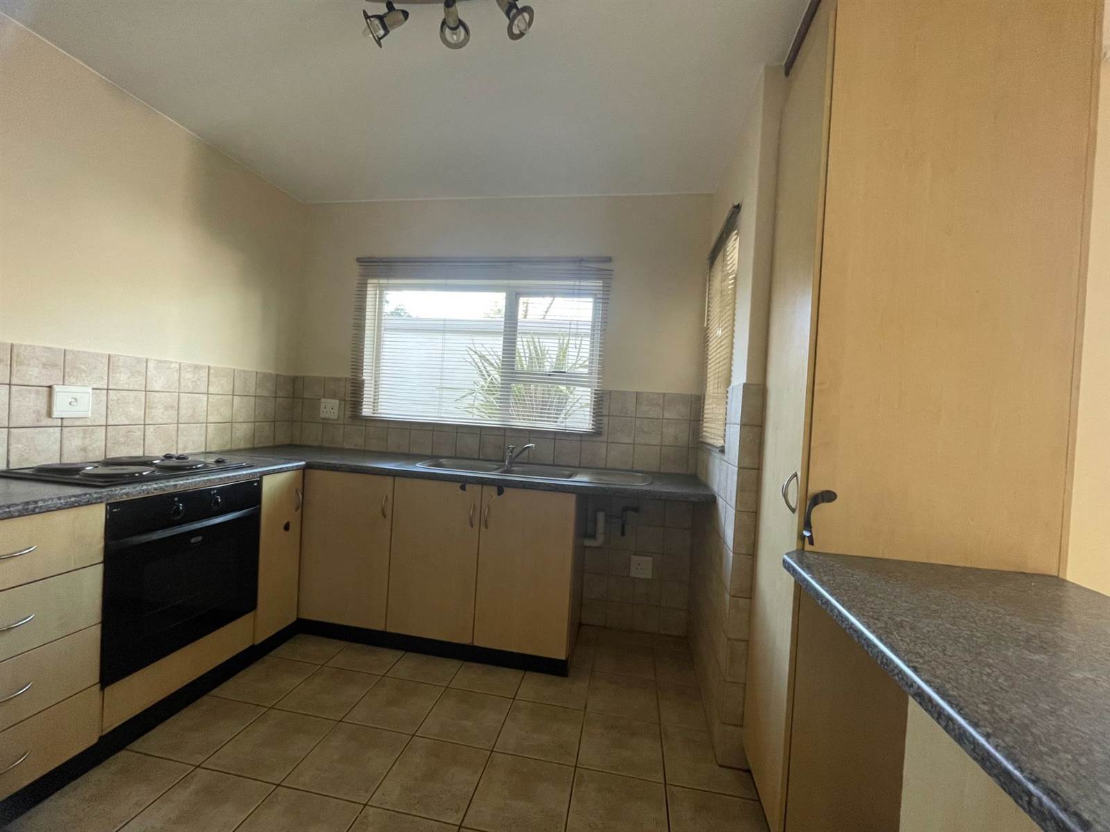 2 Bed Apartment in Witkoppen photo number 7