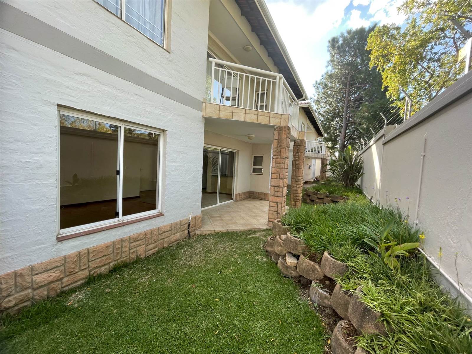2 Bed Apartment in Witkoppen photo number 3