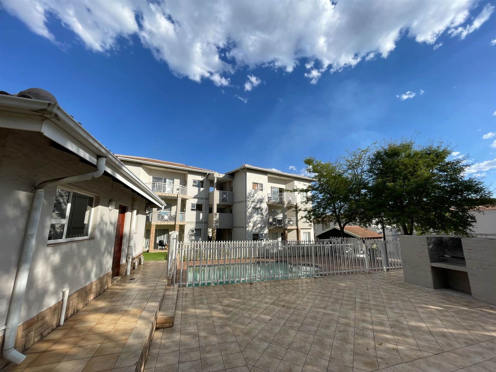 2 Bed Apartment in Witkoppen photo number 19