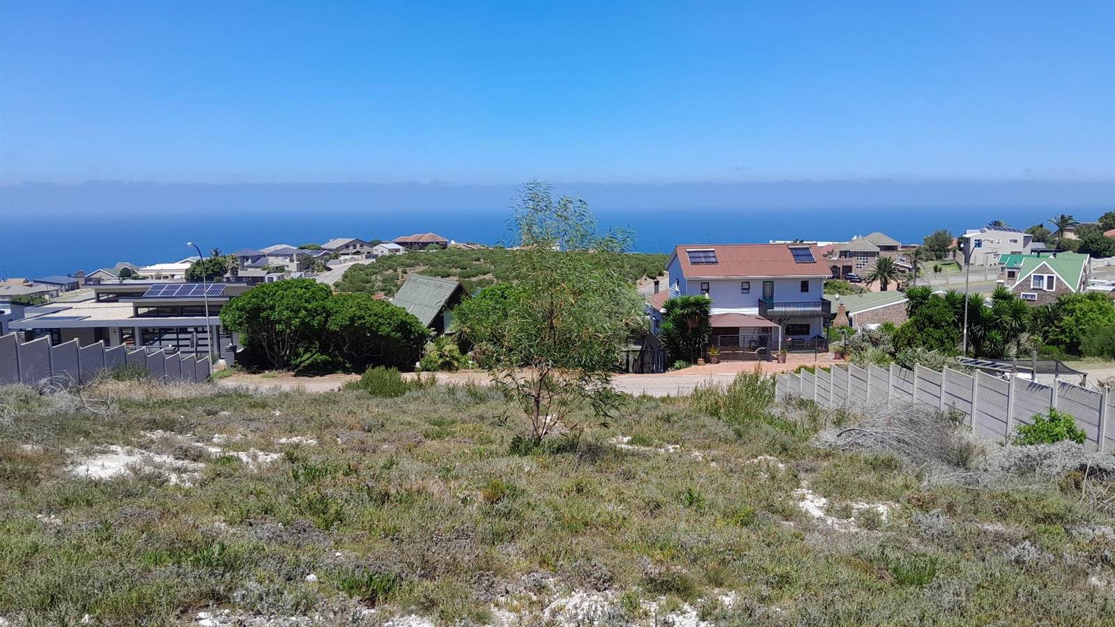 920 m² Land available in Dana Bay photo number 3