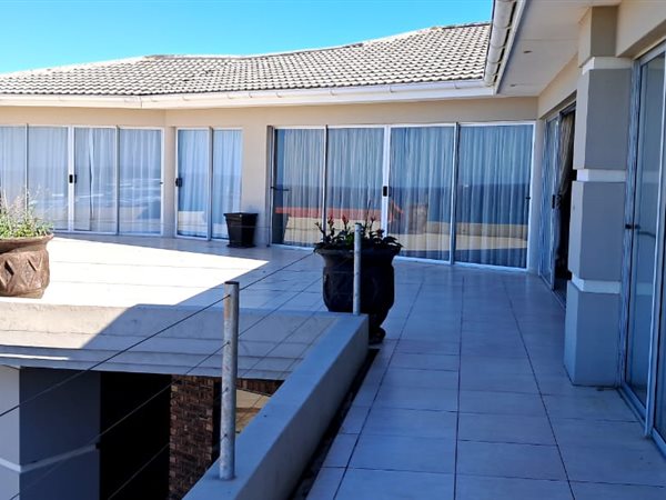 4 Bedroom House 4 Bedroom House