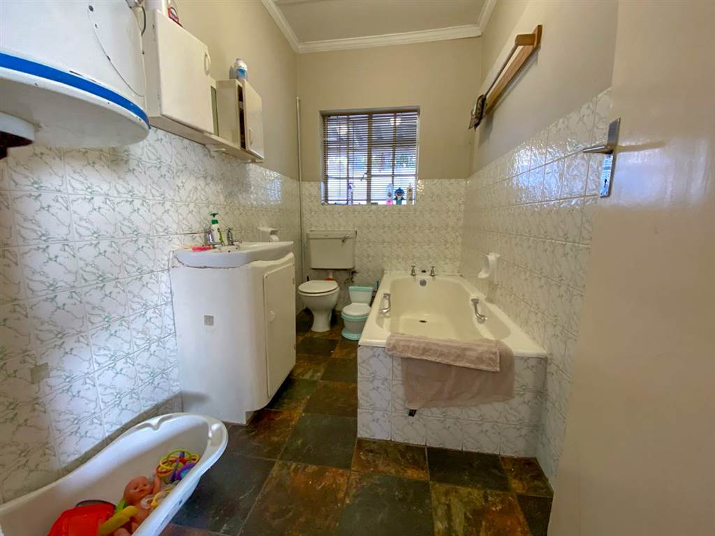 3 Bed House in Paarl photo number 15