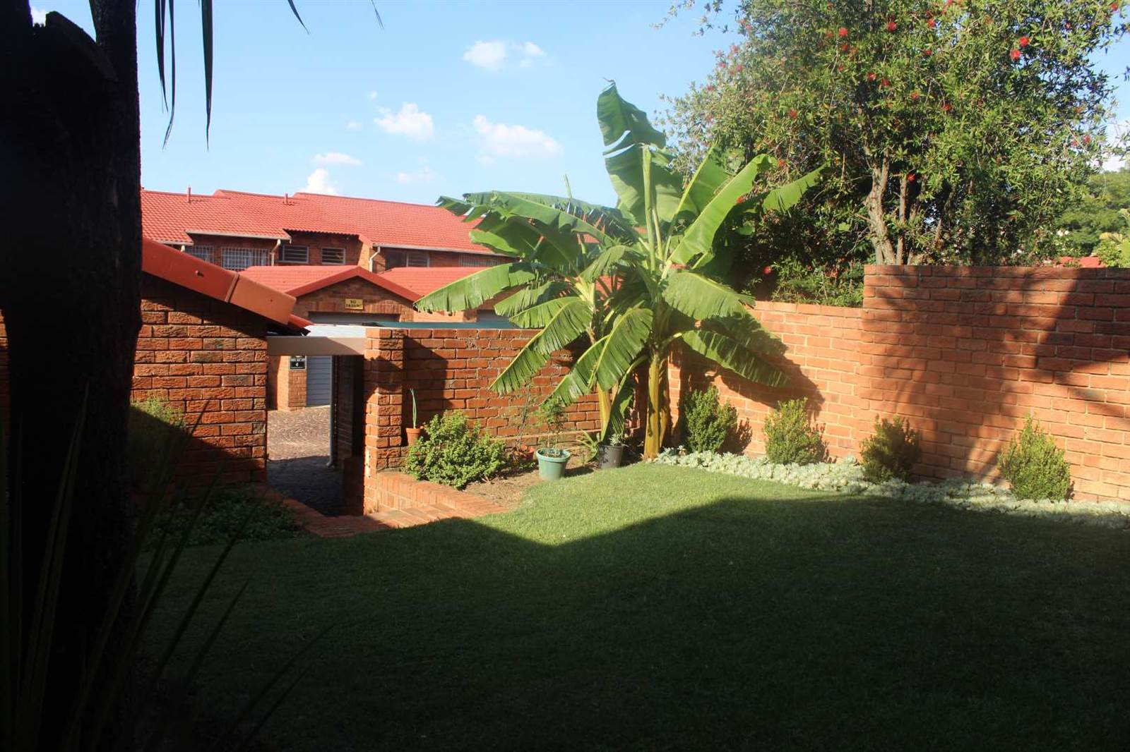 3 Bed Townhouse in Corlett Gardens photo number 2