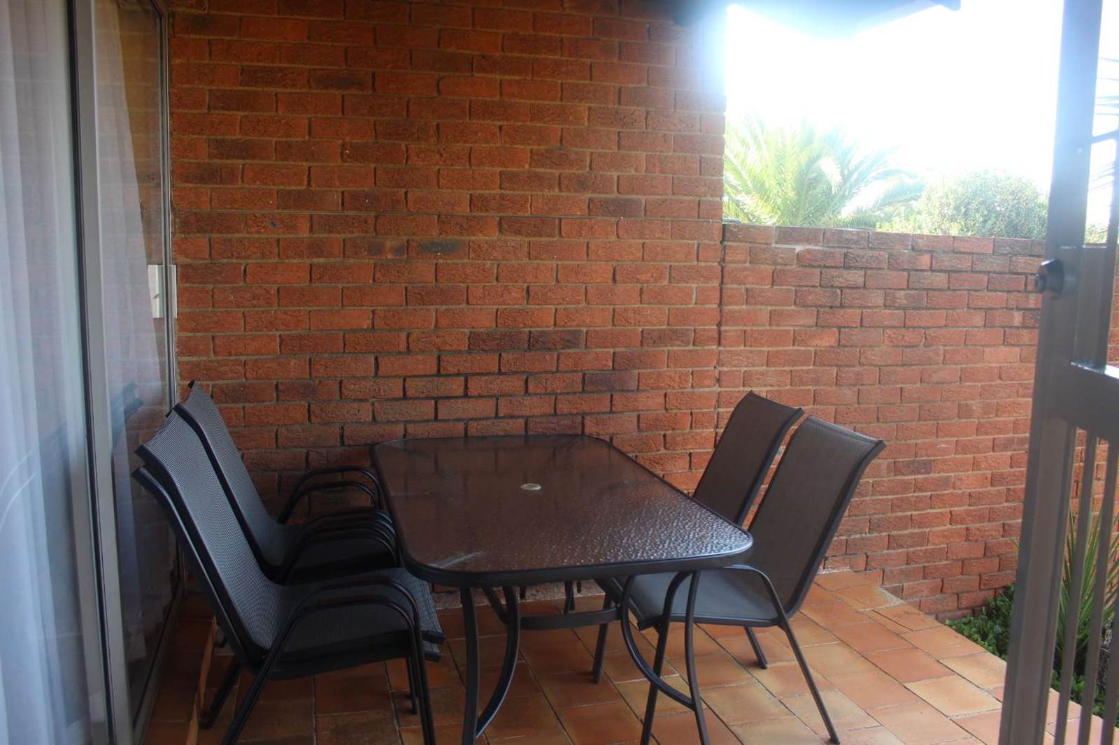 3 Bed Townhouse in Corlett Gardens photo number 3