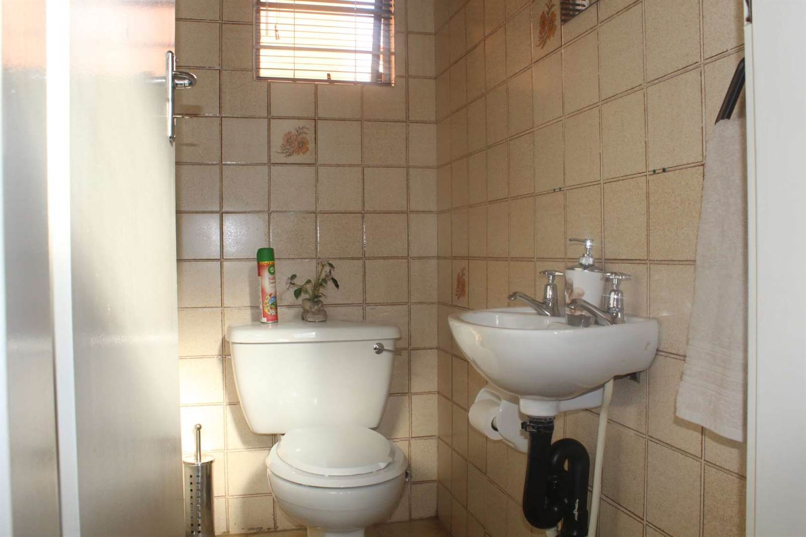 3 Bed Townhouse in Corlett Gardens photo number 8