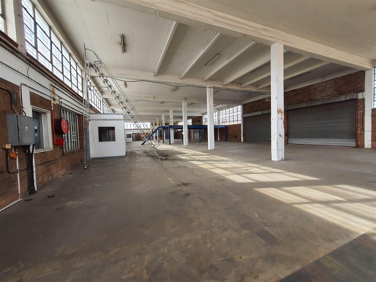 1332  m² Industrial space in Benrose photo number 5