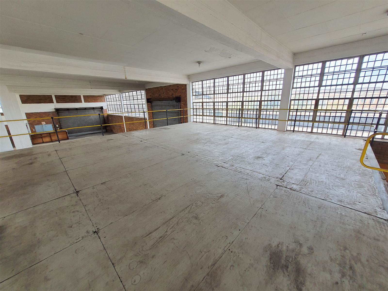 1332  m² Industrial space in Benrose photo number 2