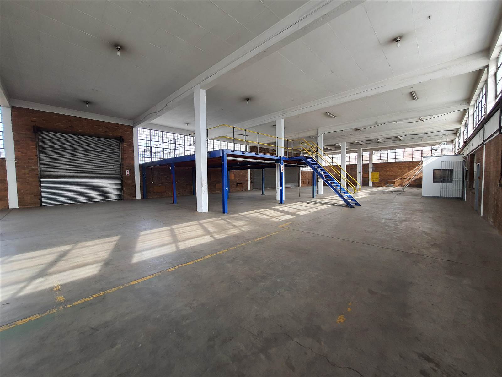 1332  m² Industrial space in Benrose photo number 4