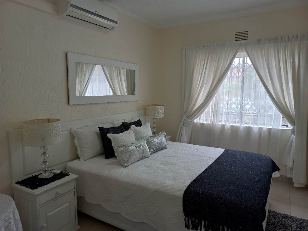 3 Bed Apartment in Uvongo photo number 25