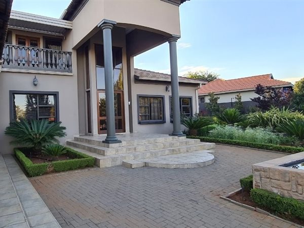 4 Bedroom House 4 Bedroom House