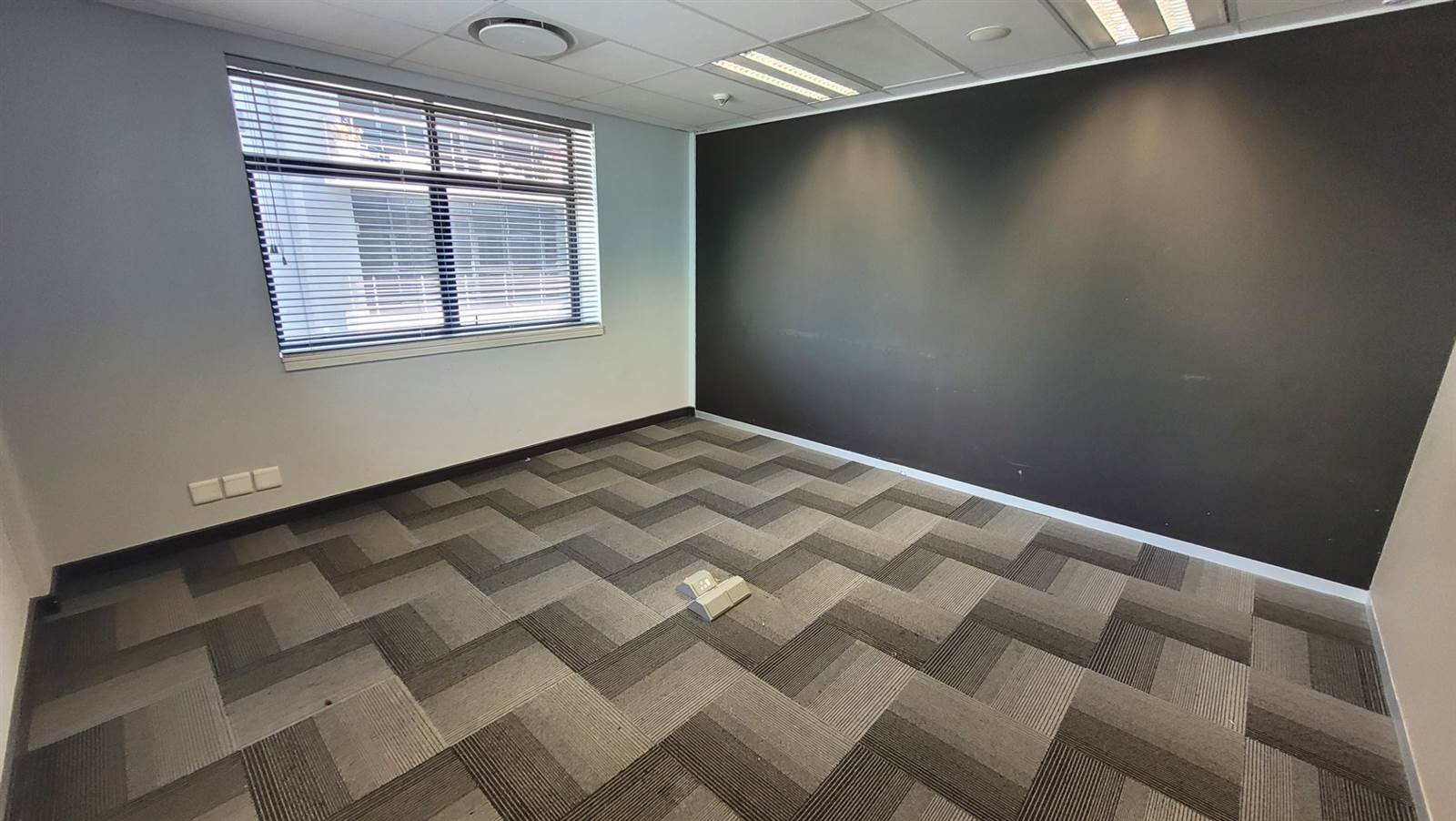1048  m² Office Space in Menlyn photo number 13
