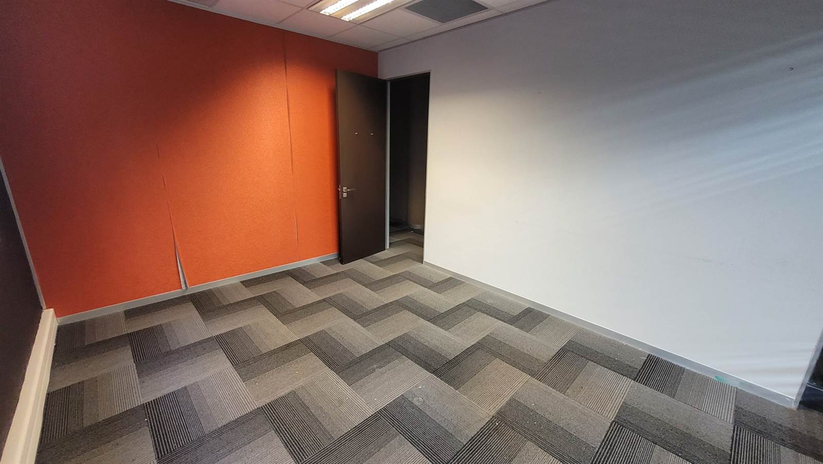 1048  m² Office Space in Menlyn photo number 17