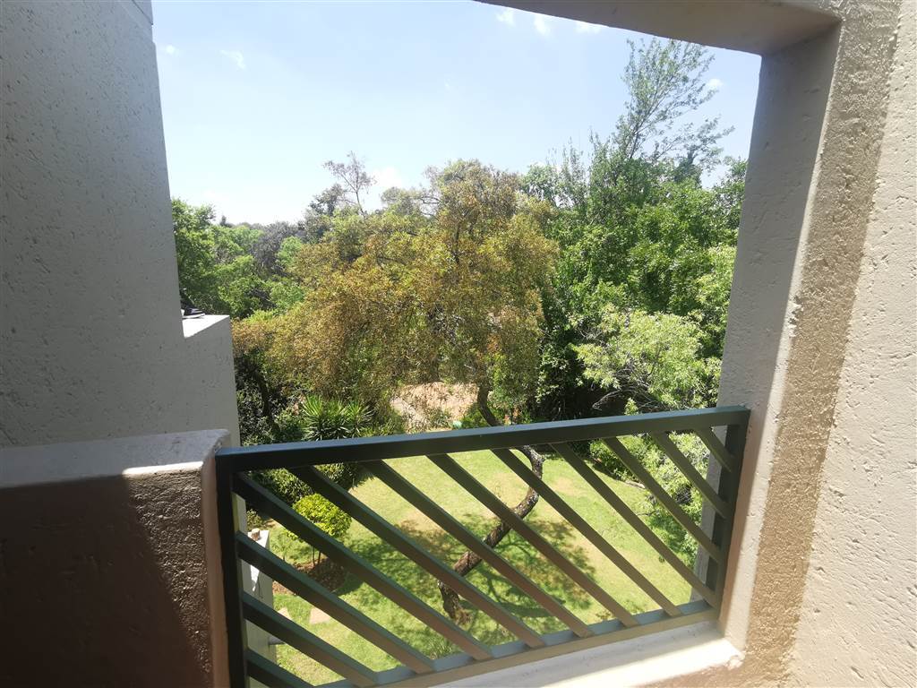 1 Bed Apartment in Bryanston West photo number 16