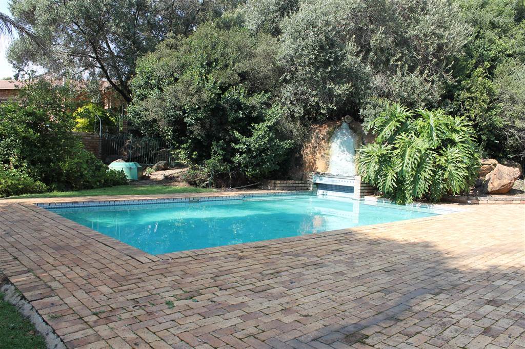 1 Bed Apartment in Bryanston West photo number 21
