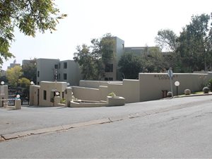 1 Bed Apartment in Bryanston West