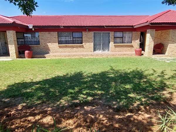 4 Bedroom House 4 Bedroom House