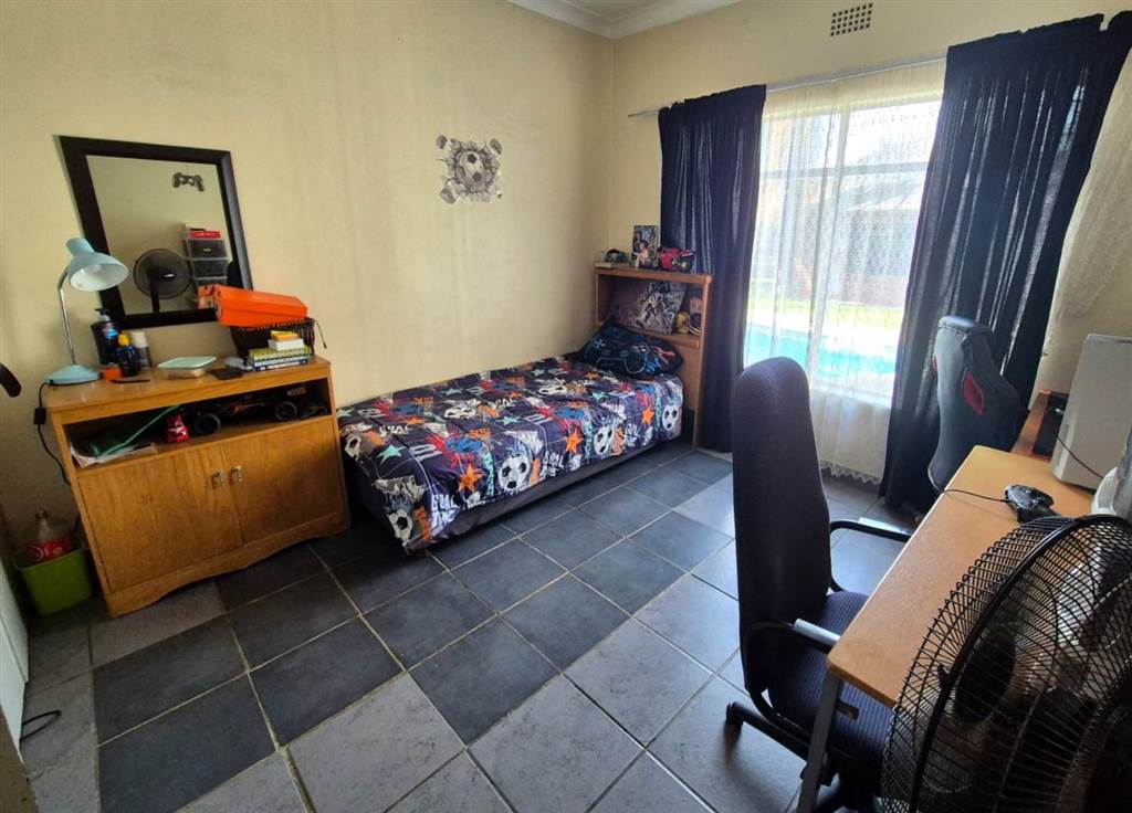 4 Bed House in Protea Park photo number 14