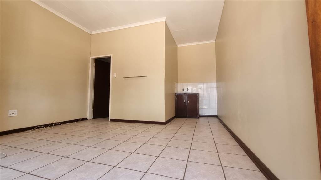 Bachelor apartment in Palmietfontein photo number 4