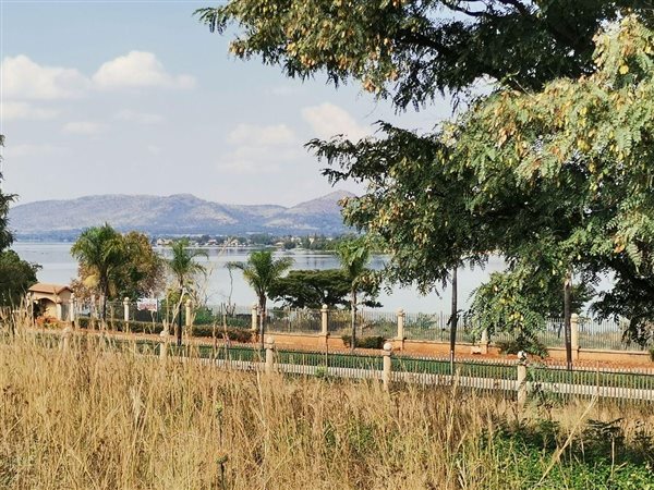 569 m² Land available in Kosmos