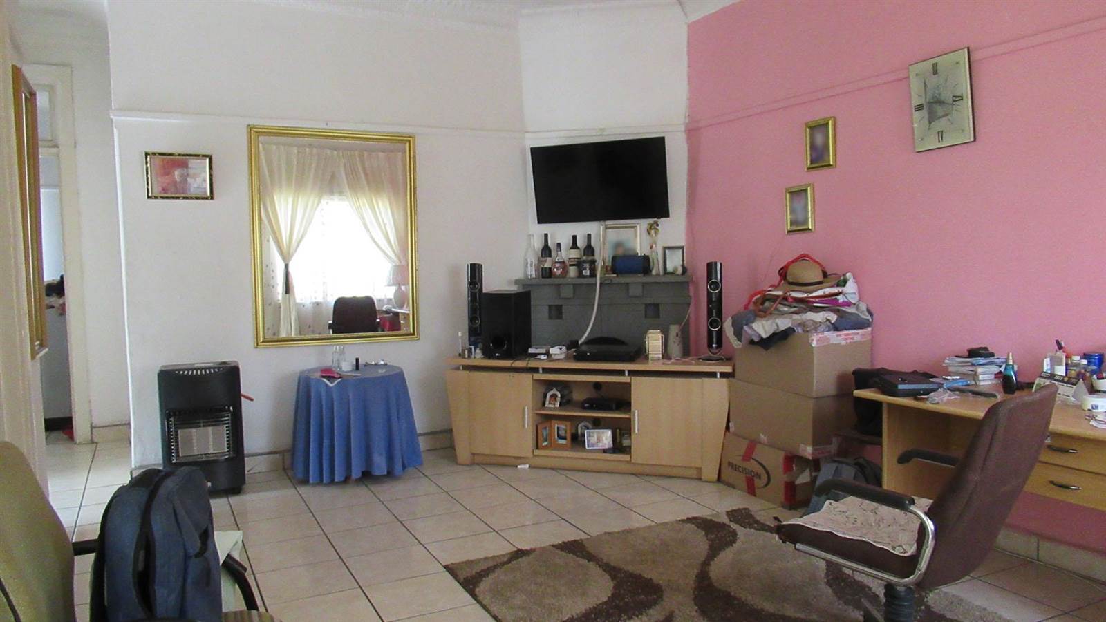 2 Bed House in Turffontein photo number 2