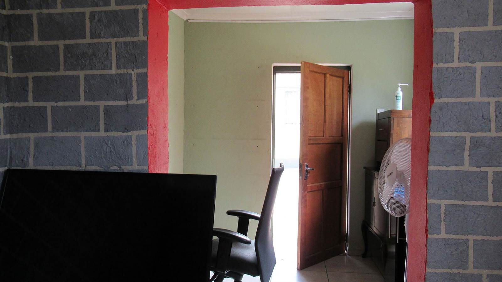 2 Bed House in Turffontein photo number 21