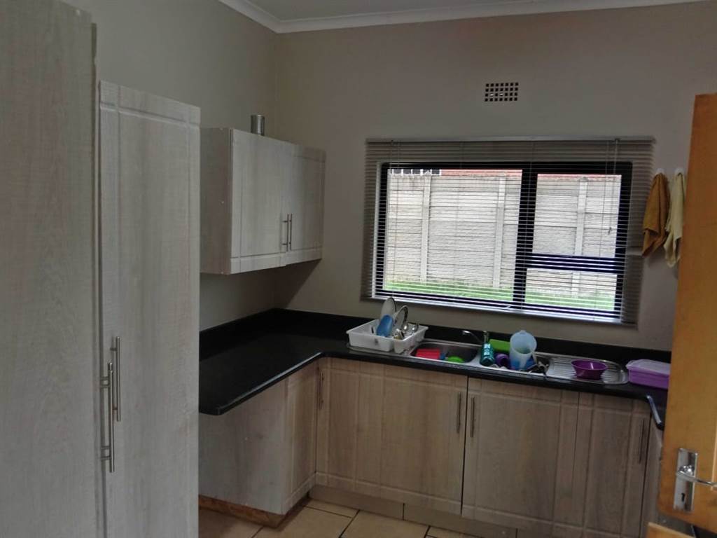 4 Bed House in Vryheid photo number 4