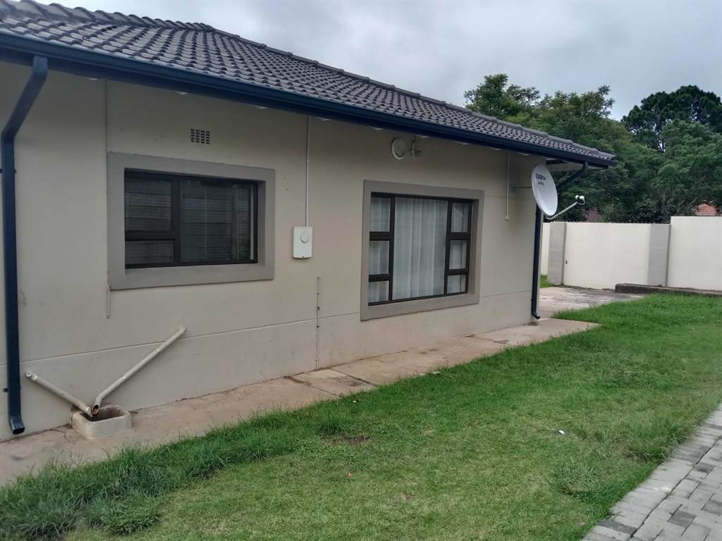 4 Bed House in Vryheid photo number 3