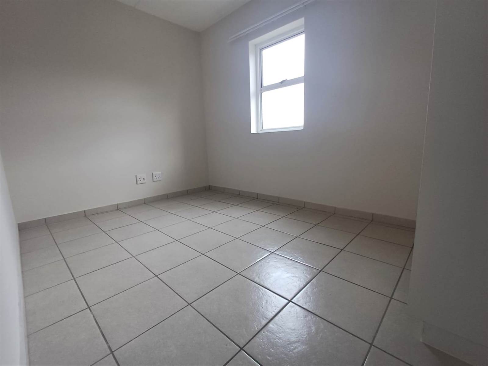 2 Bed Apartment in Bellville South photo number 9
