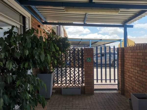 800  m² Industrial space in Rustenburg Central photo number 3