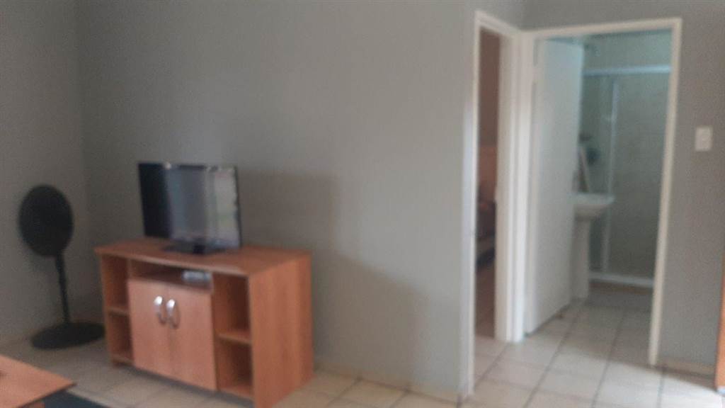 1 Bed Townhouse in Secunda photo number 7